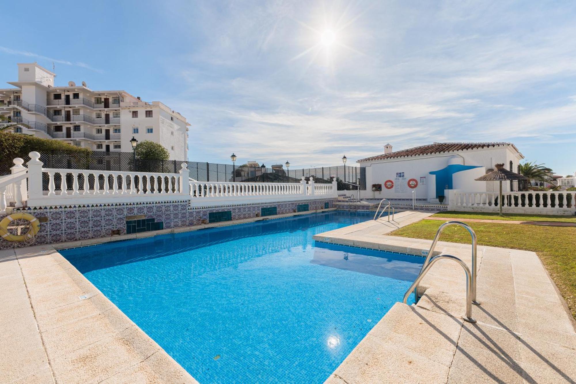 Cosy Apartment In Verano Azul Nerja Exterior photo